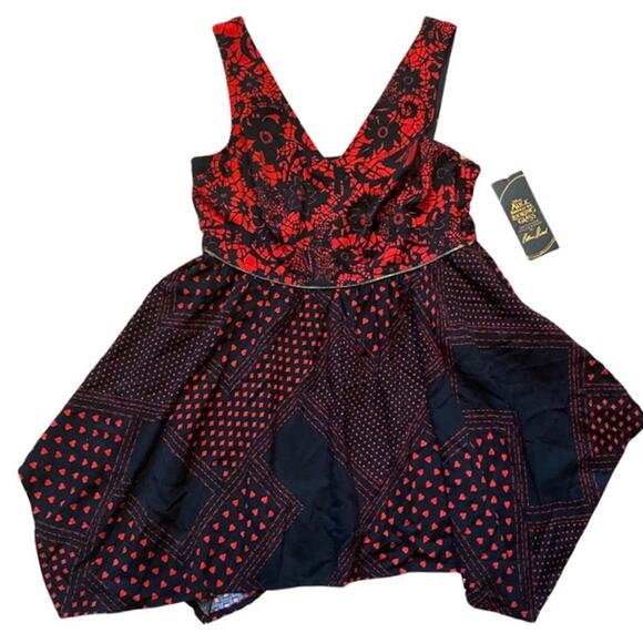 NWT Black & Red Queen of Hearts Alice in Wonderland Handkerchief Hem Top (M) - Picture 1 of 13